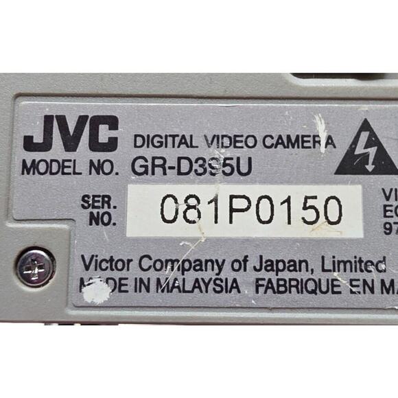JVC Digital Video Camera GR-D395U 32X Optical Zoom Mini DV Wide Mode Silver W/ S - Picture 2 of 16